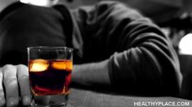 酗酒是一种疾病。了解什么是酒精中毒，酒精中毒的定义。还有酒精中毒的征兆和症状，到哪里寻求酒精中毒的帮助。