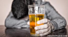 酒精，药物，某些食物，咖啡因都会对您的躁郁症症状产生负面影响。了解可能发生的事情。