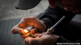 了解快客上瘾。发现谁患有强效可卡因成瘾，为什么它是一个困扰美国城市和医院的问题。