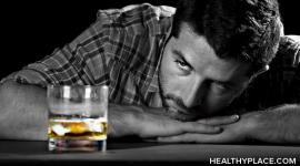 导致酒精复发的因素以及如何防止复发到饮酒中。