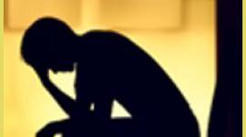 抑郁症经常伴随身体疾病，尤其是甲状腺和荷尔蒙病症，这可能影响脑化学导致抑郁症。