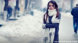 季节性抑郁障碍，季节性情感障碍，可引起每年一次的重度抑郁发作。在HealthyPlace.com了解更多信息。