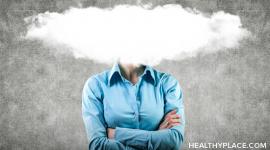 脑雾可能是抑郁症的症状。混乱，脱离和健忘是脑雾的症状。更多关于脑雾的原因和治疗。