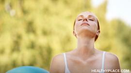 深呼吸可以改善你的心理健康。在HealthyPlace上找到答案。