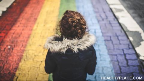 作为LGBTQIA +社区的一部分会影响焦虑。将我们的能量集中在我们可以控制和教育其他人可以减轻我们觉得的这种焦虑。