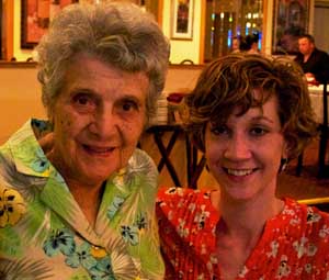 很难想象老年妇女是家庭暴力、虐待配偶、强奸或精神虐待的受害者。我祖母在70多岁的时候还饱受亲密伴侣暴力的折磨。