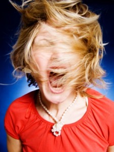 双相情感障碍的严重躁狂包括严重的易怒。这里有一些方法来应对躁狂症患者糟糕的躁狂日的愤怒。读这篇文章。