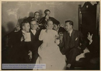 大学是用来聚会的。酗酒是大学生活的一部分。像这样的想法是大学校园里危险的酗酒文化的一部分。