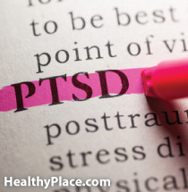 复杂的宫外应激障碍（PTSD）可以是与民事相关的，但更典型的是与平民的原因有关。了解复合科目表的症状。