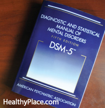 DSM中有四种PTS​​D症状类型，但是DSM-5中是否缺少PTSD的症状？查看具有PTSD经验的其他症状。