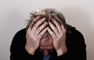 愤怒是一个具有挑战性的抑郁症的症状,特别是当它是常数,极端和衰弱。了解更多关于愤怒作为抑郁症的症状。